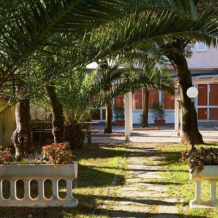Hotel Mirage Marina di Pietrasanta Buitenkant foto