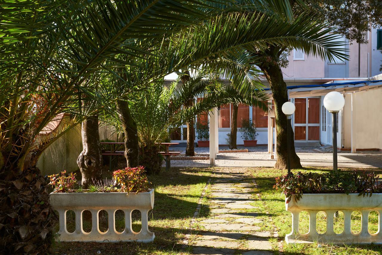 Hotel Mirage Marina di Pietrasanta Buitenkant foto