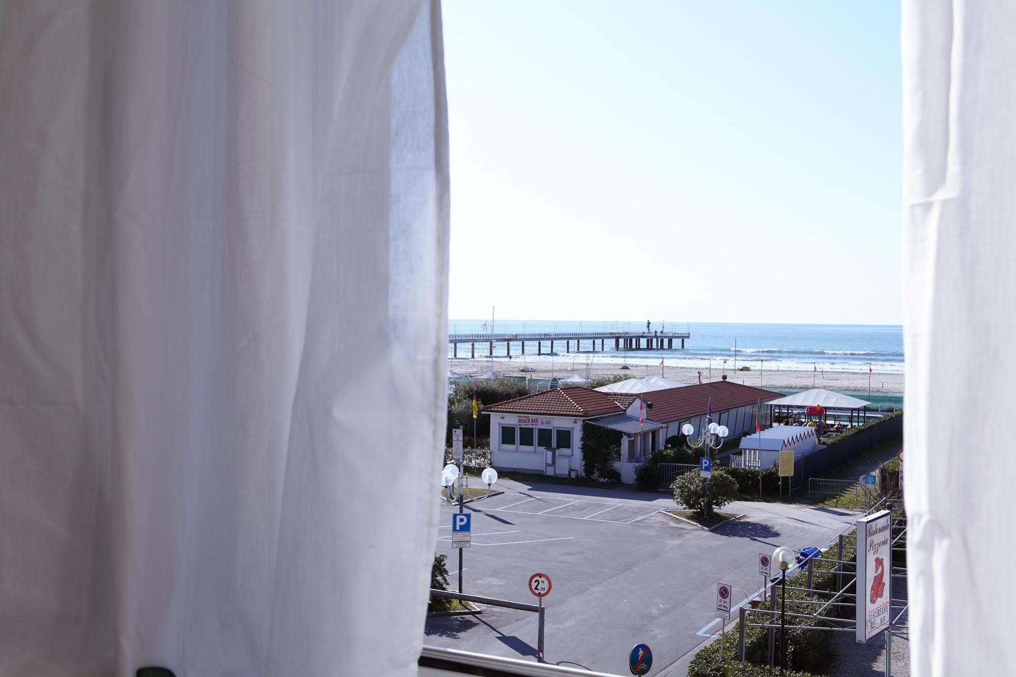 Hotel Mirage Marina di Pietrasanta Buitenkant foto