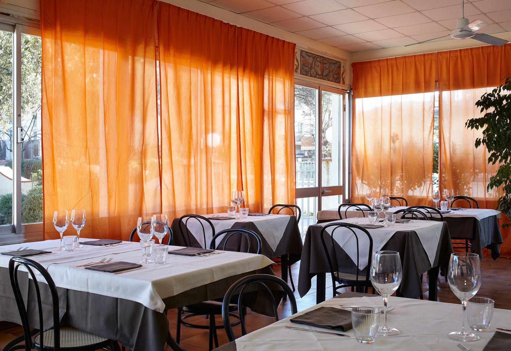 Hotel Mirage Marina di Pietrasanta Buitenkant foto
