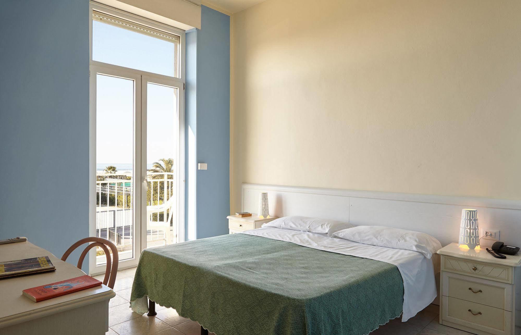 Hotel Mirage Marina di Pietrasanta Buitenkant foto
